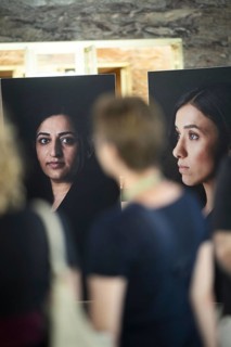 Exhibition at the Federal Foreign Office in Berlin: Jihan Alomar survived the genocide of the
