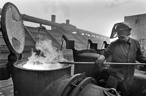 Essen, DEU, 17.11.85 - Workers at the Zollverein coking plant. The coking plant was discontinued in