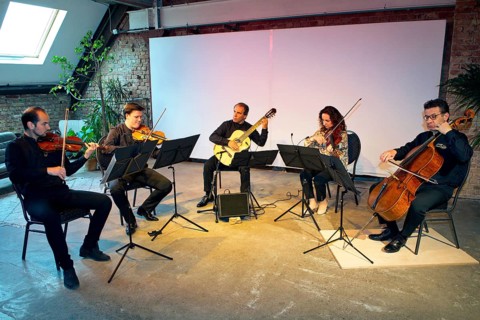 Sebestyen Sztathatosz (violin), Timotej Willewaldt (violin), Salvatore Seminara (guitar), Maria