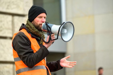 Theo Schnarr trying to revolutionize the New Generation in front of the Reichstag building, Berlin,