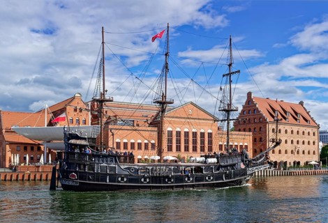 An excursion ship designed as a pirate ship on the Motlawa in the port of Danzig, former Hanseatic