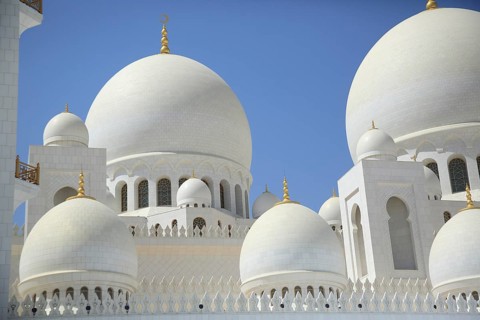 Close-up of large white domes of a magnificent mosque, Sheik Zayed Mosque, Sheikh Zayed Mosque,
