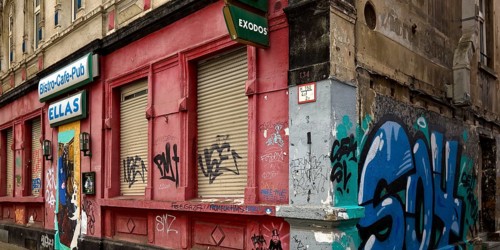 Decaying façade smeared with graffiti, scrap property in a difficult district, Gelsenkirchen, Ruhr