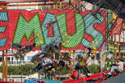 Wilde Maus Achterbahn XXL, chairoplane Rheinkirmes in den Rheinwiesen in Düsseldorf-Oberkassel,