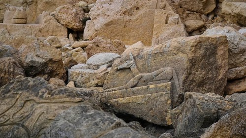 Red Beach, dream beach in the neighboring bay of Matala, rock art with illustrations of animals in