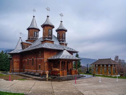 Manastirea Sf. Treime, Moiseni, Maramure?, Romania