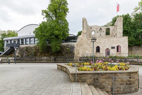 Kongresshaus und Burgruine an der Lippequelle, Bad Lippspringe, North Rhine-Westphalia, Germany