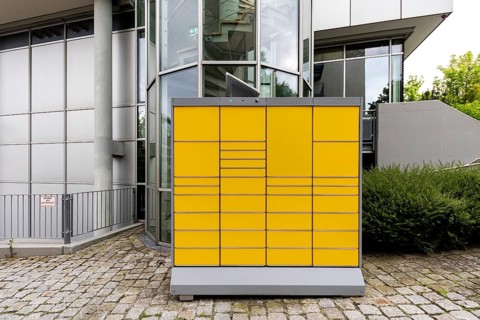 Packstaton from DHL without attribution and without advertising. A packing station is a parcel