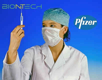 A female doctor with injection, corona vaccine, Biontech, Pfizer, woman, doctor, pharmacy, studio