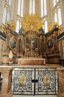 High altar with altar retable and painting in the Gothic church of Ste-Marie-Madeleine, interior