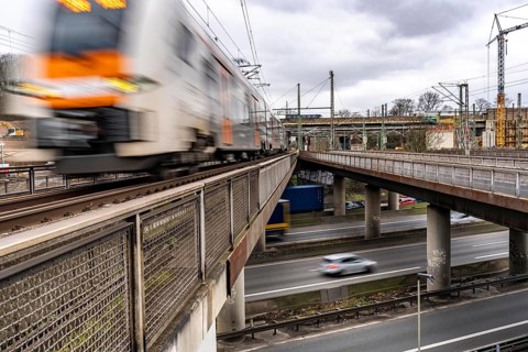 Railway bridges at the Duisburg-Kaiserberg motorway junction, complete reconstruction and new