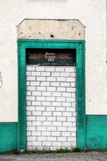 Westenfelder Straße, abandoned house, bricked-up entrances, empty building in Wattenscheid, Bochum,