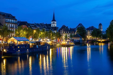 Restaurants on boats on Quai de Pecheurs, Ill, Wasser, Strum der Wilhelmskirche, Trrum der