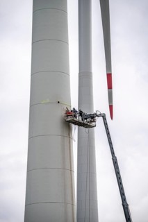Preparation for the demolition of the tower of a 20 year old wind turbine, in the Werl wind farm, 5