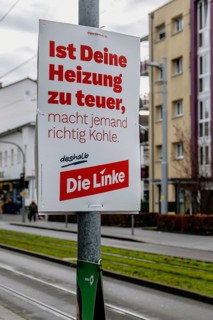 Advertising poster Die Linke, Ist Deine Heizung zu teuer, macht jemand richtig Kohle