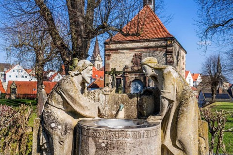 Jakobus fountain, castle cemetery, castle or Erasmus chapel, castle hill, Warburg, North
