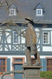 Vintner's fountain with stand-up collar vintner sculpture, vintner, stand-up collar, standing male