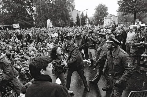 In protest against the rocket stationing in Germany American barracks are blocked in Berlin, here