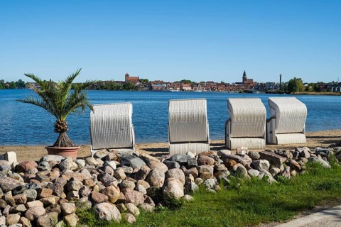 Beach chairs on the promenade, city view of Waren, Waren, Müritz, Mecklenburg Lake District,