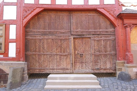Wooden gate with fittings, half-timbered house, Minnigerode-Haus, Alsfeld, Hesse, Germany