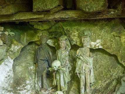 Ancient tombs, rock tombs, Tau Tau Lemo, Tana Toraja, Rantepao, Sulawesi, Indonesia