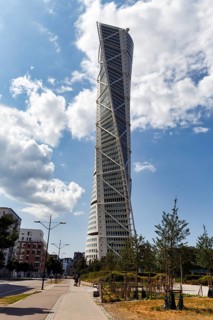 Turning Torso, passers-by, Västra Hamnen district, Malmö, Sweden