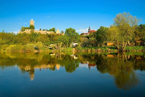 In the Saale valley near Naumburg, the ruins of the castle and the village of Schönburg are