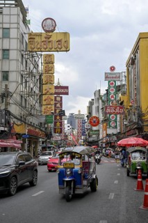 Street scene on Yaowarat Road, China Town, Chinese neighbourhood, Sampheng, Bangkok, Thailand