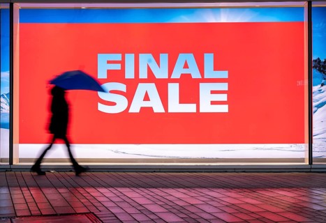 Final Sale, Clothing department stores' on Schadowstraße, large poster in the shop window