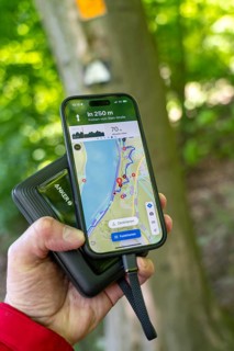 Hiking with Komoot hiking app on your smartphone, mobile battery, power bank, charges your mobile