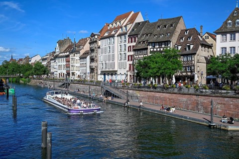 Sightseeing boat on the Ill, Old Town or Grand Ile, Strasbourg, Bas-Rhin department, Alsace, France
