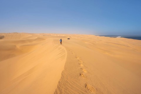 Lonely people between sand dunes with wave patterns, dune sea, sandy desert, impressive desert