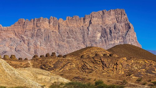 Round tombs made of unhewn stones, beehive tombs, behind the Jebel Misht mountain range, near the