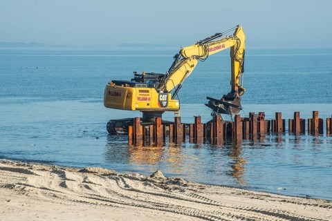 Excavator used in the repair and construction of bathing jetties at Ystads Saltsjöbad, the beach in