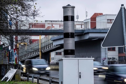 New speed camera on the A40 motorway, in the direction of Dortmund, at the Essen-Zentrum exit,