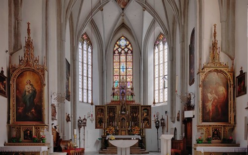Interior view of choir and chancel, Parish Church of St. Andrew, Parrocchia, S. Andrea, Klausen,