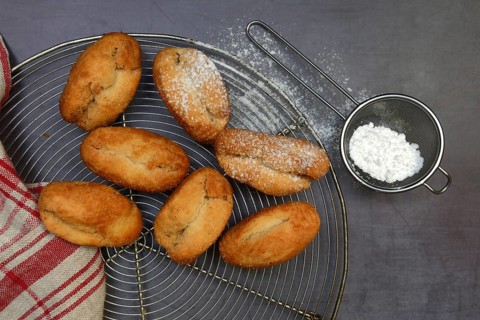 Schenkeli, sweet pastry for the carnival season, Switzerland