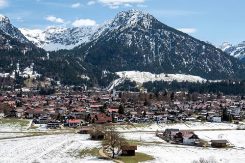 View of Oberstdorf in winter, mountains of the Allgäu Alps behind, Schattenberg, snowy landscape,