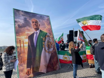 Demonstration with large photo of Shah's son Reza Pahlavi as interim leader after the end of the