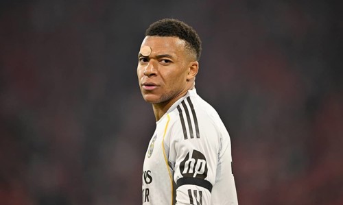Kylian Mbappé Real Madrid (10) portrait sourly disappointed Football UEFA Champions League CL