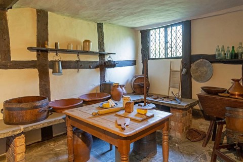 Interior, kitchen, Anne Hathaway's Cottage, Shottery, Stratford-upon-Avon, Warwickshire, England,