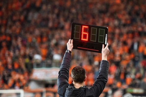 Technical referee shows 6 minutes added time during the football match.