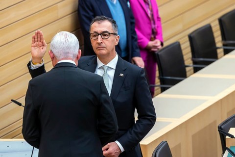I swear ... The new Minister President is sworn in by State Parliament President Thomas Strobl. Cem