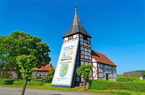 The village church of Wenze, a half-timbered church from 1736, was supported to preserve the