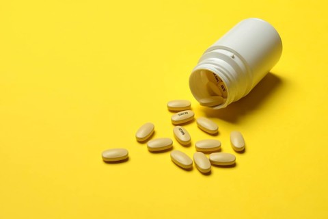 Tablets with plastic bottle, health care, symbolic picture