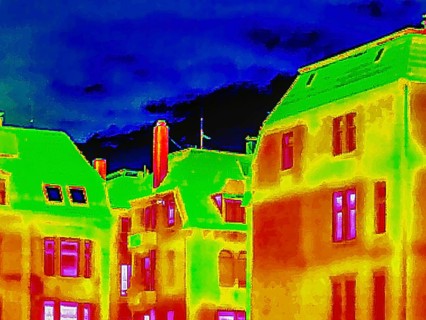 Thermal image or thermography, symbolic photo, interpolated. The photo shows areas of heat loss in