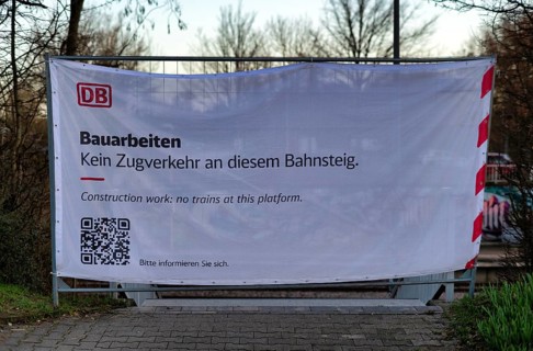 Poster, closure of access to the Stuttgart Sommerrain platform, work on the railway line,