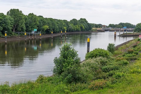 Hanseatic city of Bremen on the Weser with the Weser weir, pier, dolphins, banks, trees, nature,