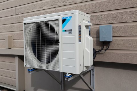 Daiken Inverter R32 air conditioning heat pump (condenser unit) and electrical disconnect box