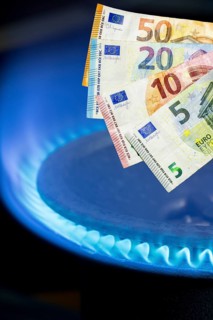 Symbolic image, gas cooker, gas flame, gas price, gas price increase, energy, energy costs,
